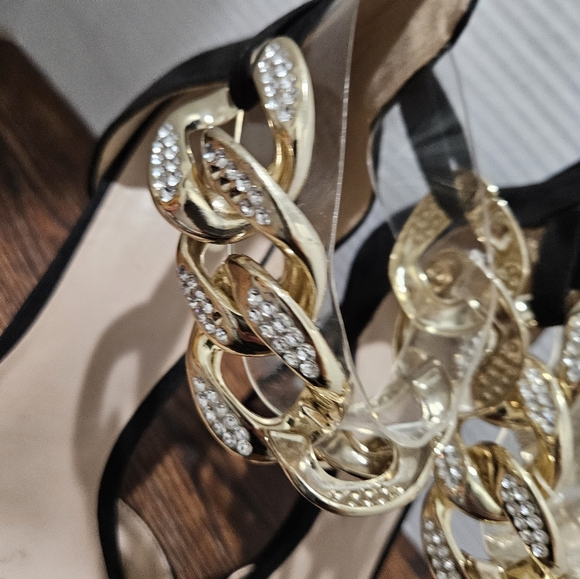 Mix no 6 Black and gold ankle pump with back zipper. - Picture 4 of 8